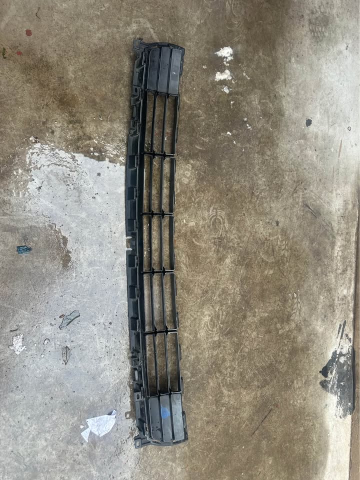 2019-2021 Kia sportage lower bumper grille - Private Seller 2019-2021 Kia sportage lower bumper grille - Private Seller