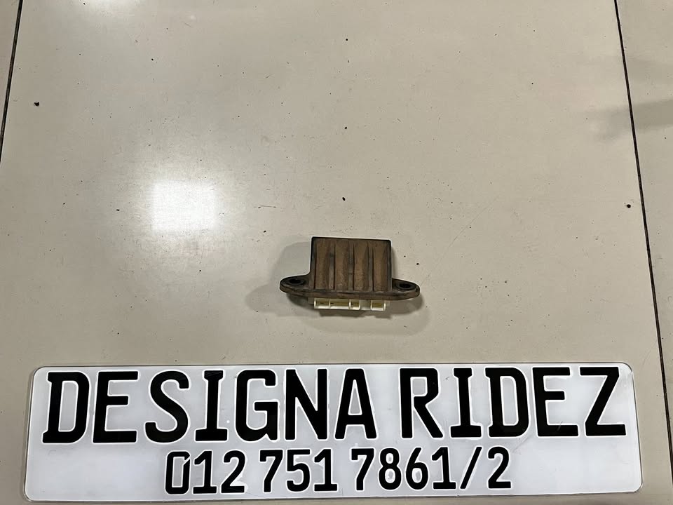 LEXUS NX200T SOFT TOUCH BOOT BUTTON AVAILABLE. - Private Seller LEXUS NX200T SOFT TOUCH BOOT BUTTON AVAILABLE. - Private Seller