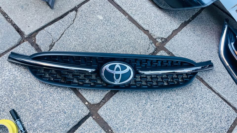 Toyota Vitz grille - Private Seller