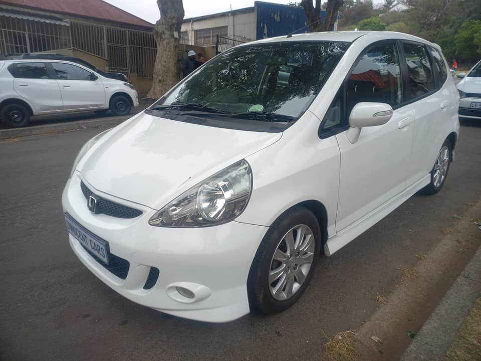 2008 HONDA JAZZ IVTEC 1.5 PETROL, AUTOMATIC, WHITE COLOR, MILEAGE 102000KMS