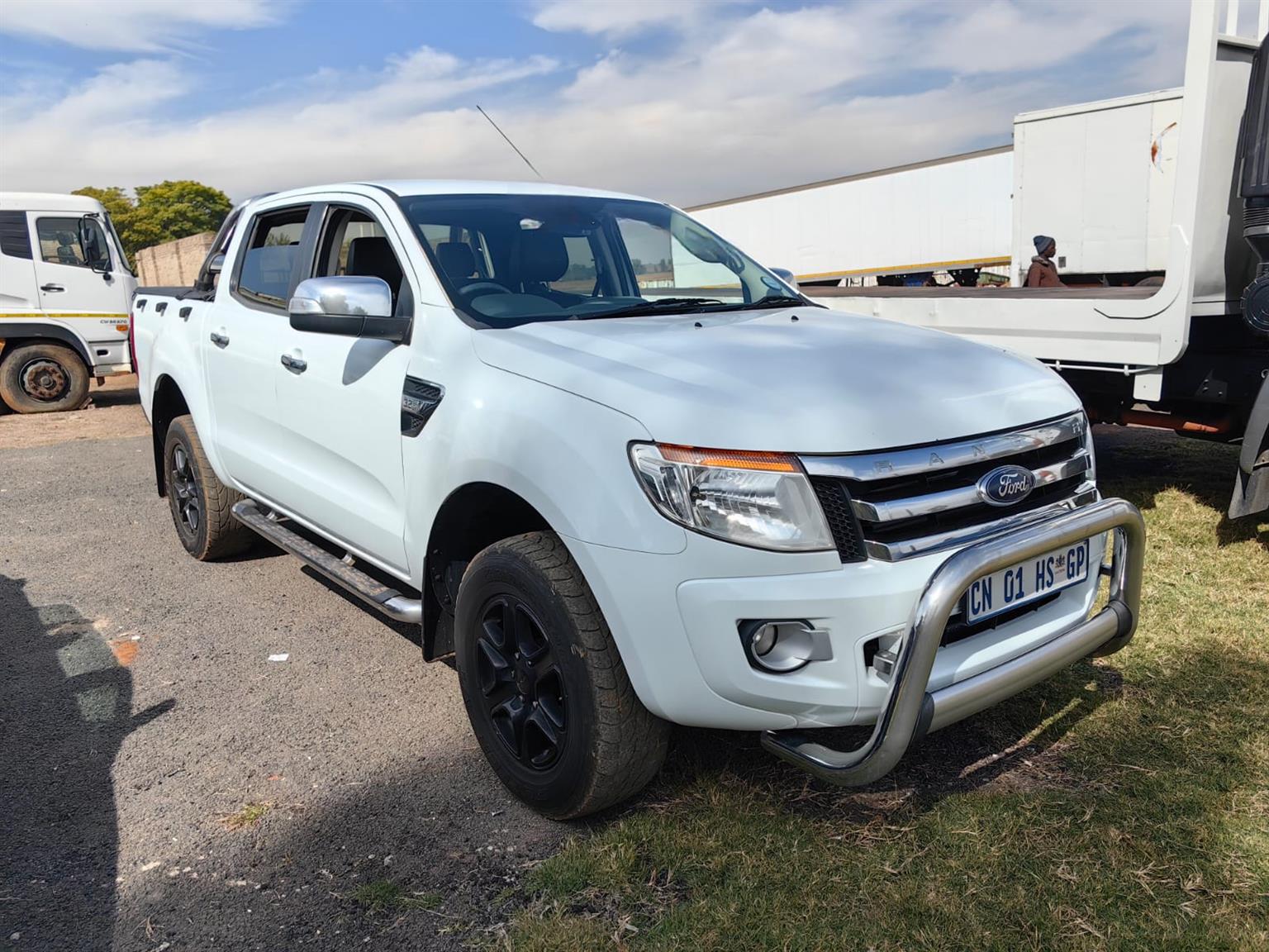 Ford ranger 3.2 XLT 4x2 double cab manual 2013