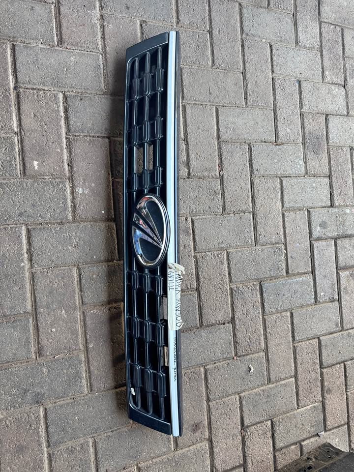 Mahindra XUV300 Main Front Bumper Grill - Private Seller Mahindra XUV300 Main Front Bumper Grill - Private Seller
