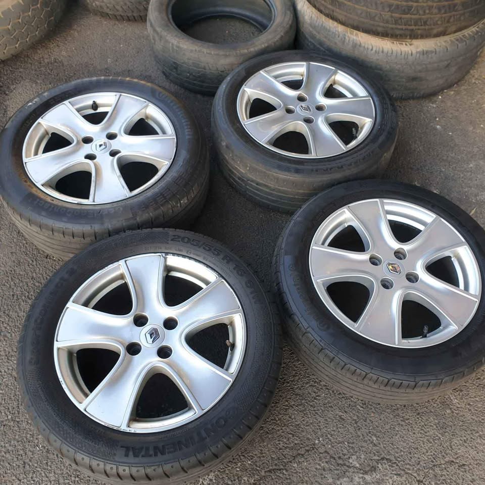 Set of original 16 inch Renault mags with tyres - Private Seller Set of original 16 inch Renault mags with tyres - Private Seller