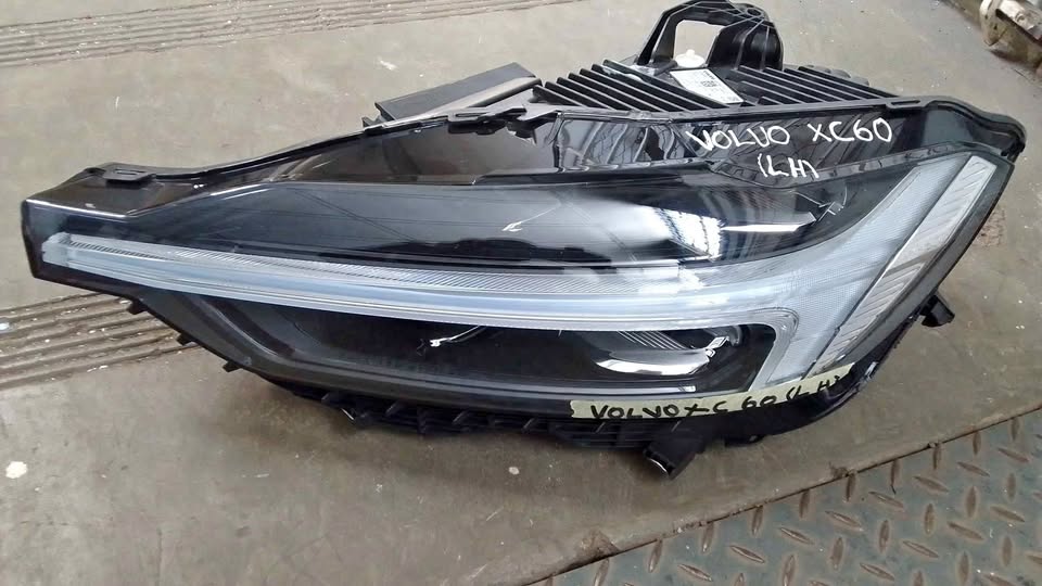 VOLVO XC 60 HEADLIGHTS - Private Seller VOLVO XC 60 HEADLIGHTS - Private Seller