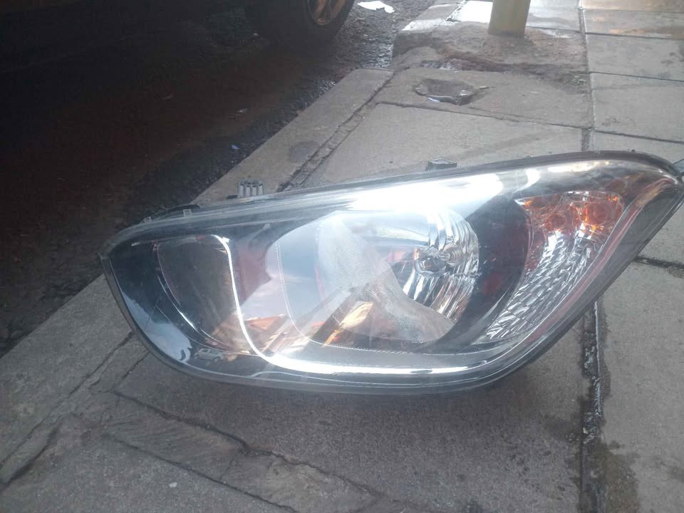Hyundai I10 grand headlight