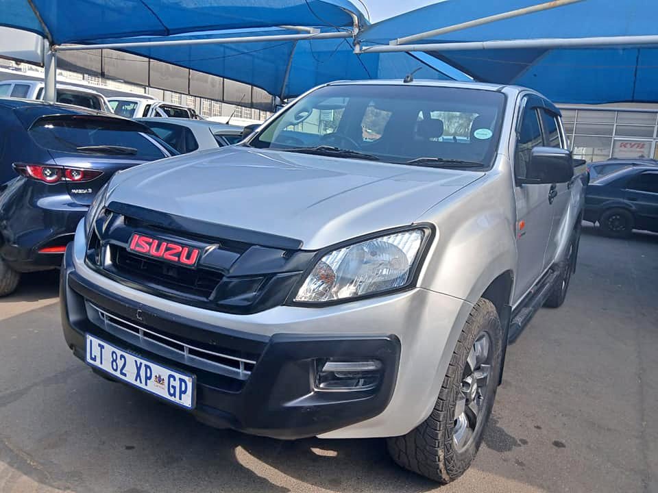 2017 ISUZU KB250 X-RIDER DOUBLE CAB 4X2 (DIESEL) MANUAL 2017 ISUZU KB250 X-RIDER DOUBLE CAB 4X2 (DIESEL) MANUAL