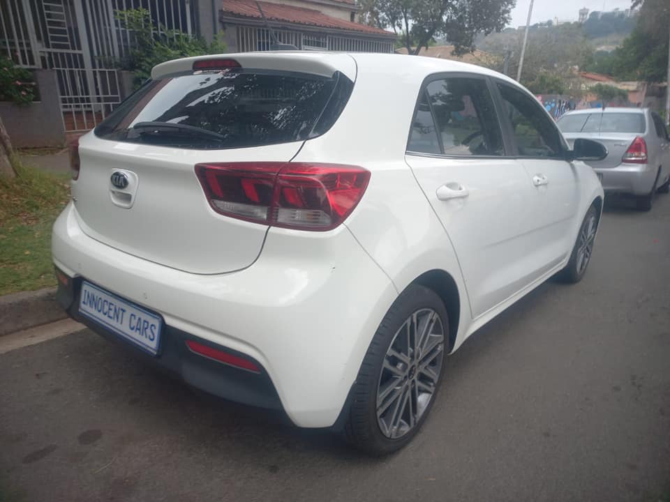 2018 KIA RIO TEC 1.4 PETROL, MANUAL, WHITE COLOR, MILEAGE 101000KMS LEATHER SEATS.