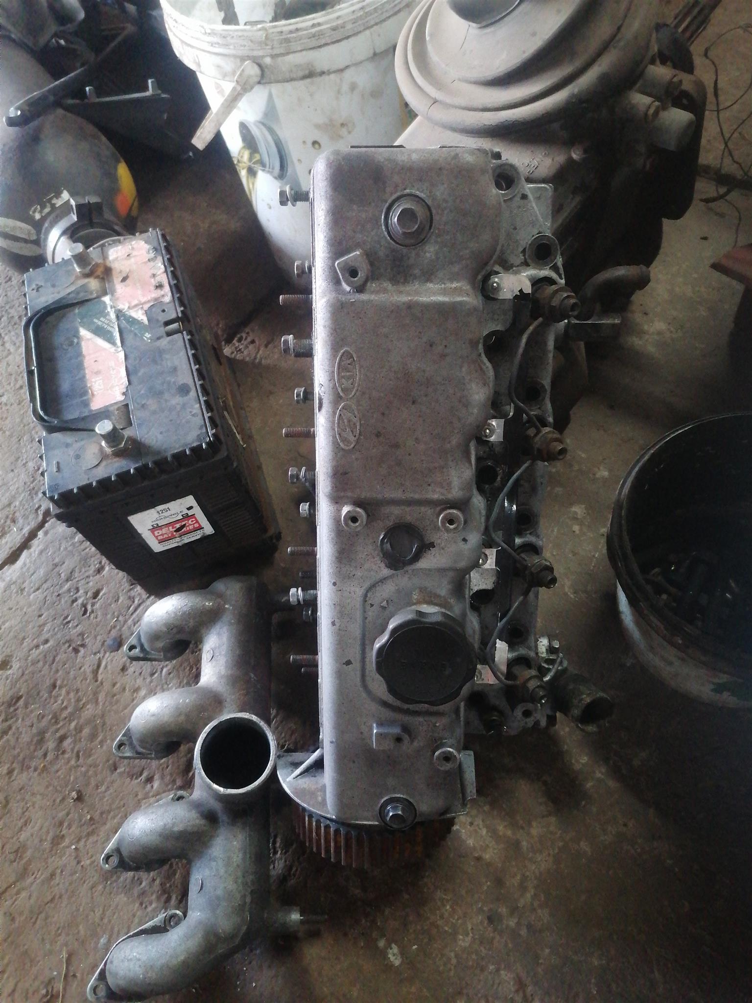 Hyundai H 100 complete cylinder head for sale - Private Seller Hyundai H 100 complete cylinder head for sale - Private Seller