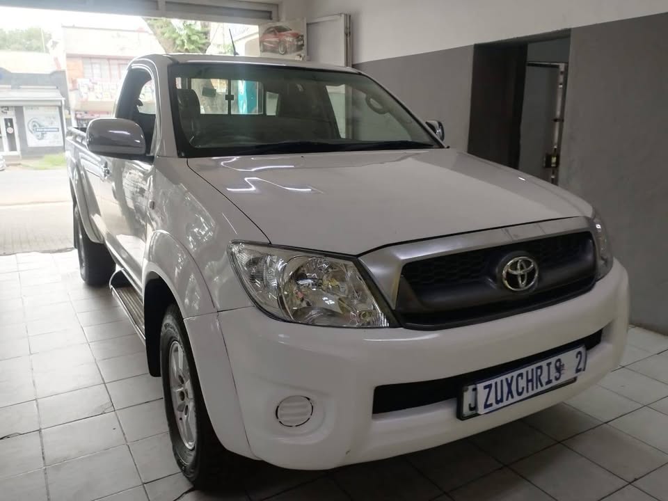 2011 TOYOTA HILUX 2.5 D4D 4X4 HI-RIDER SINGLE CAB MANUAL