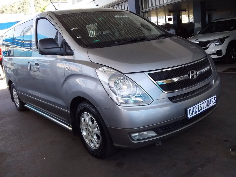 2015 model Hyundai H-1 9-seater automatic