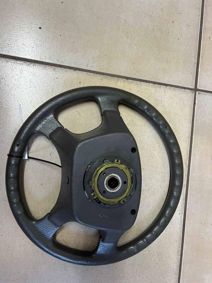 1995 Toyota camry steering wheel available  Call or whatsapp  Jimmy  @ circle 7 used - Private Seller