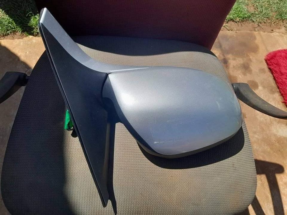 Suzuki swift mirror right side - Private Seller Suzuki swift mirror right side - Private Seller