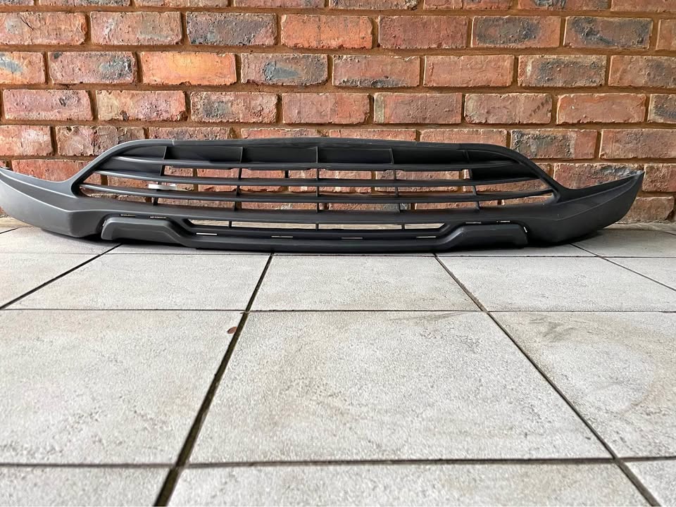 Renault Kwid bottom spoiler - Private Seller Renault Kwid bottom spoiler - Private Seller