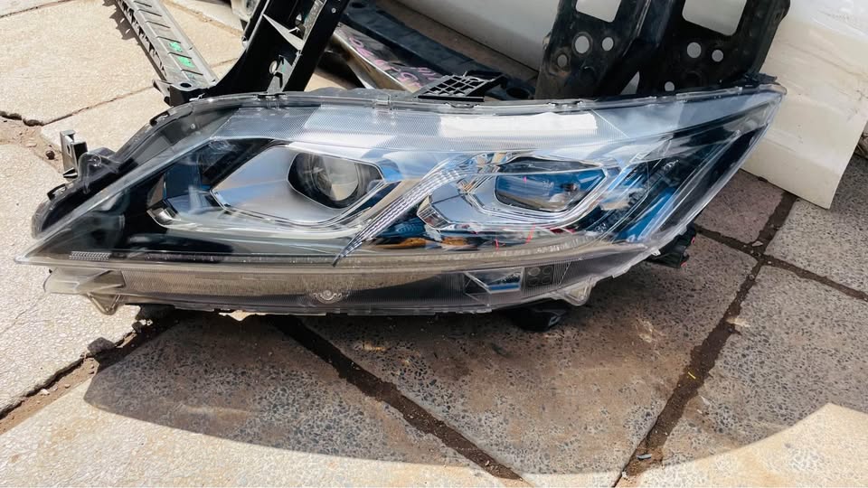 Mitsubishi Eclipse Cross headlight - Private Seller Mitsubishi Eclipse Cross headlight - Private Seller