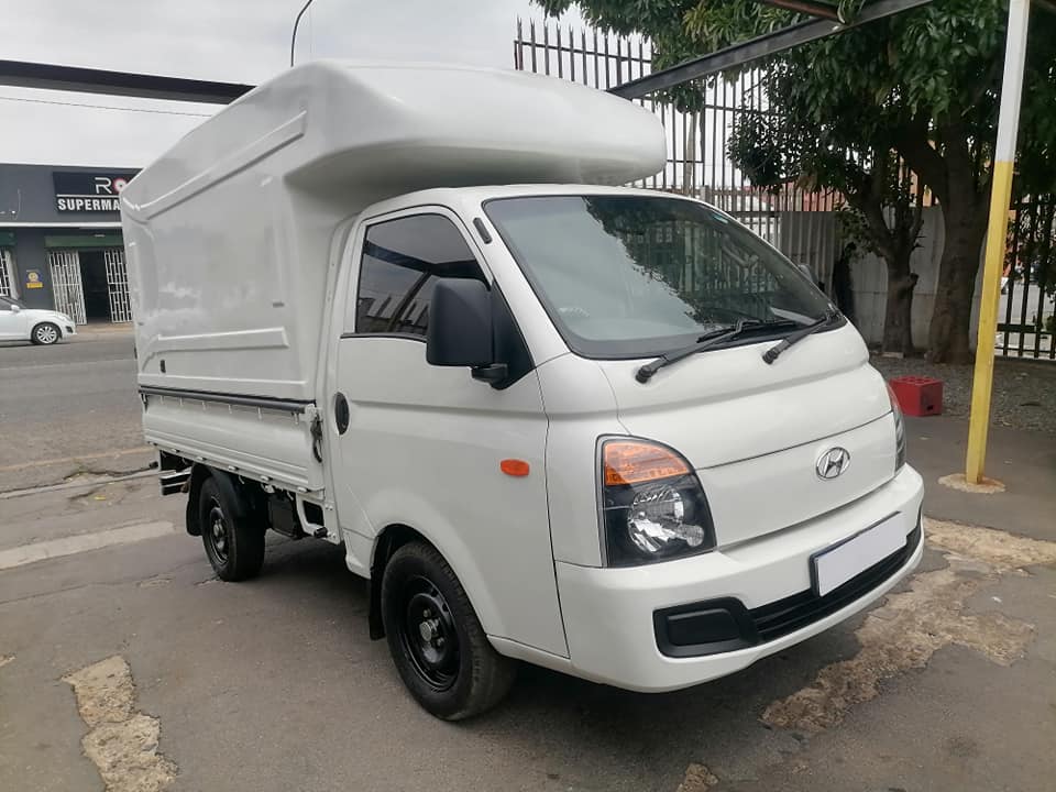 2011 Hyundai H100 2.6 Bakkie Diesel Turbo with a Canopy