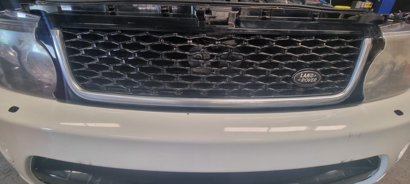 2012 Range Rover Sport 5.0l V8 S/C AutoBiography Grille for sale 2012 Range Rover Sport 5.0l V8 S/C AutoBiography Grille for sale