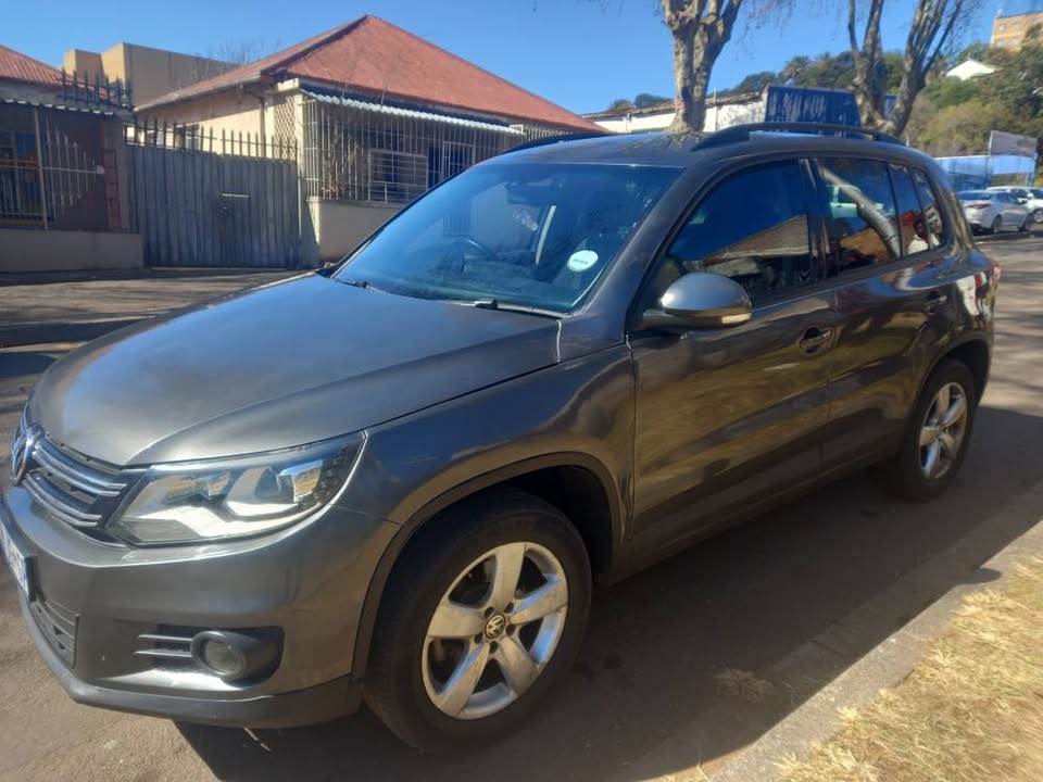 2014 VW Tiguan 2.0 Tsi Blue Motion Petrol, Manual, Grey, 75000kms