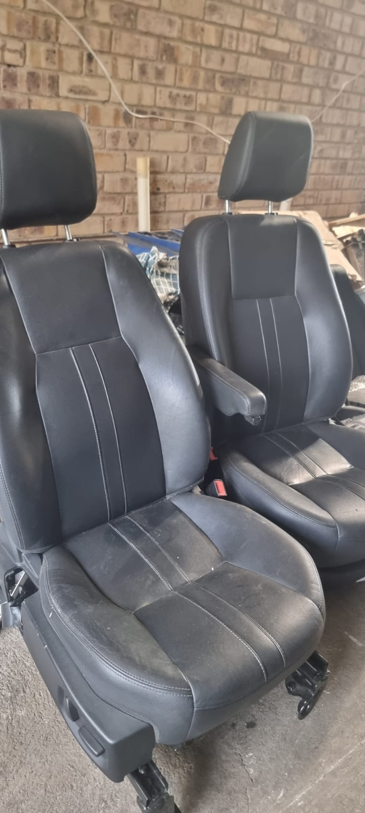Range Rover Sport 5L V8 S/C Black Leather Seats