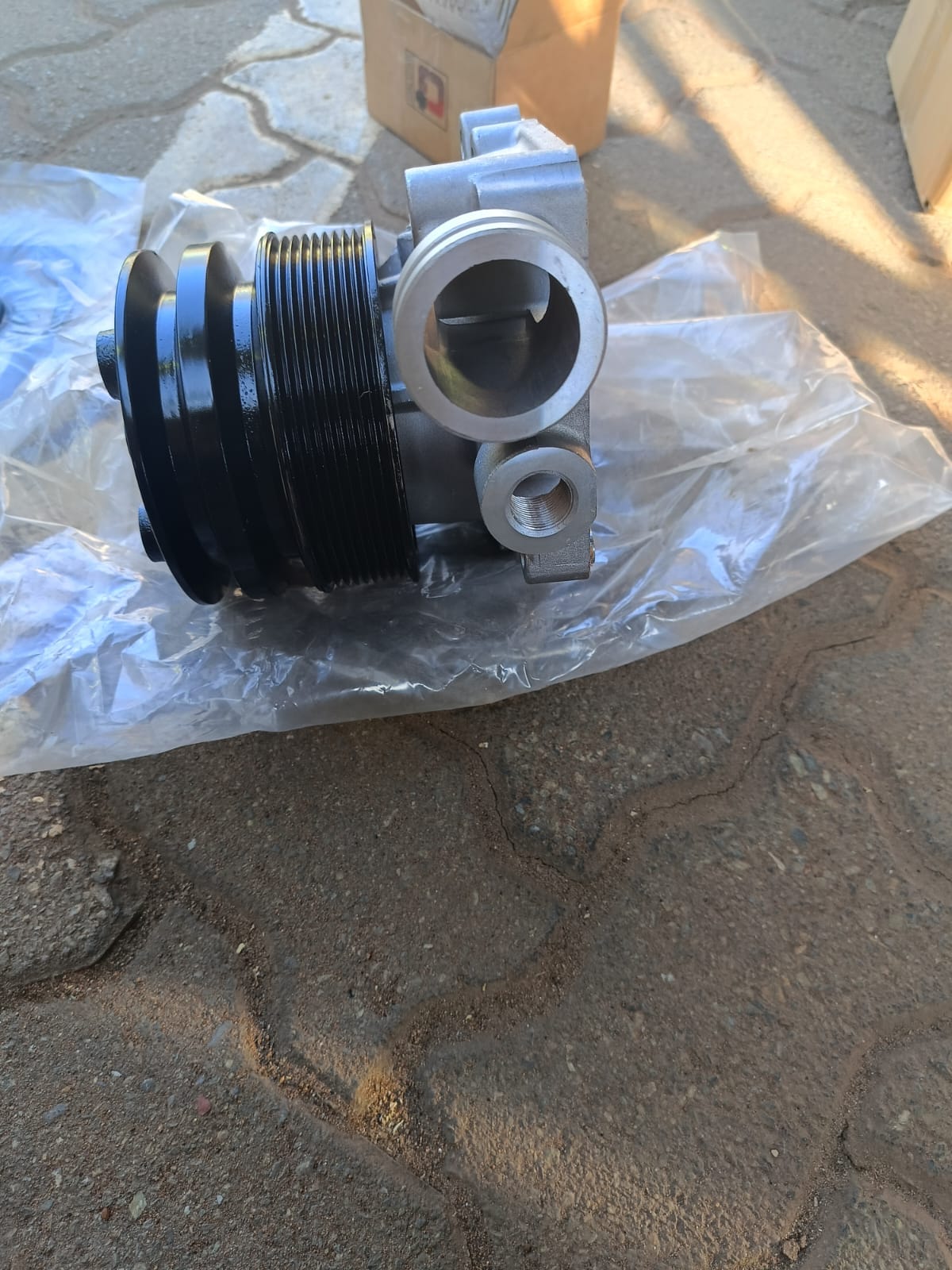 2015 Isuzu 6 HK1 waterpump - Private Seller 2015 Isuzu 6 HK1 waterpump - Private Seller