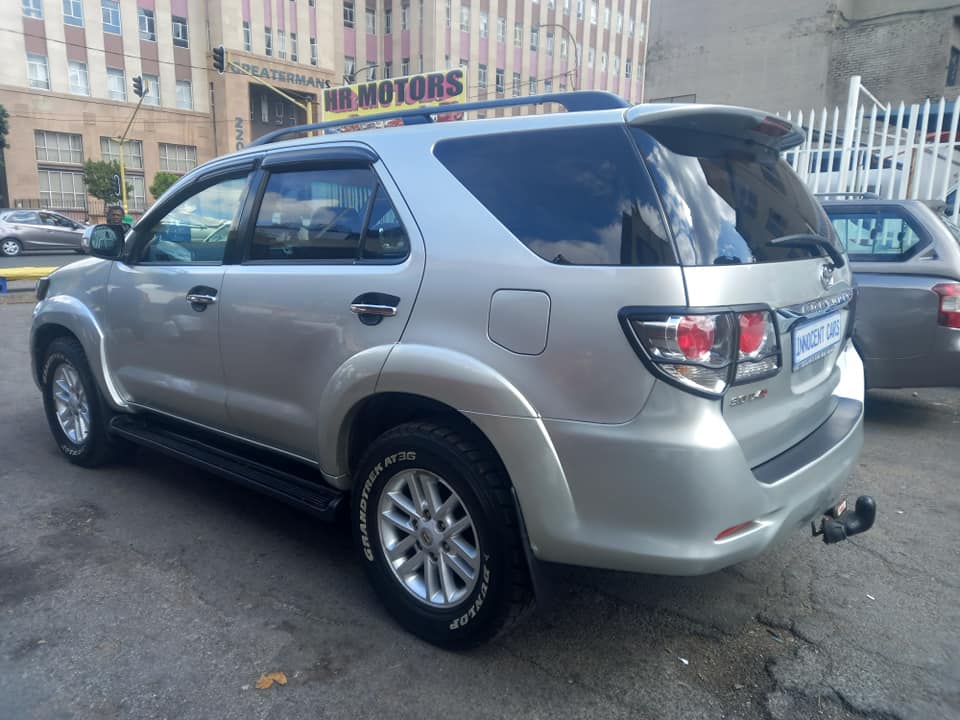 2014 TOYOTA FORTUNER 3.0 D4D DIESEL, 4X4 AUTOMATIC TRANSMISSION, SILVER COLOUR, 105000KM,
