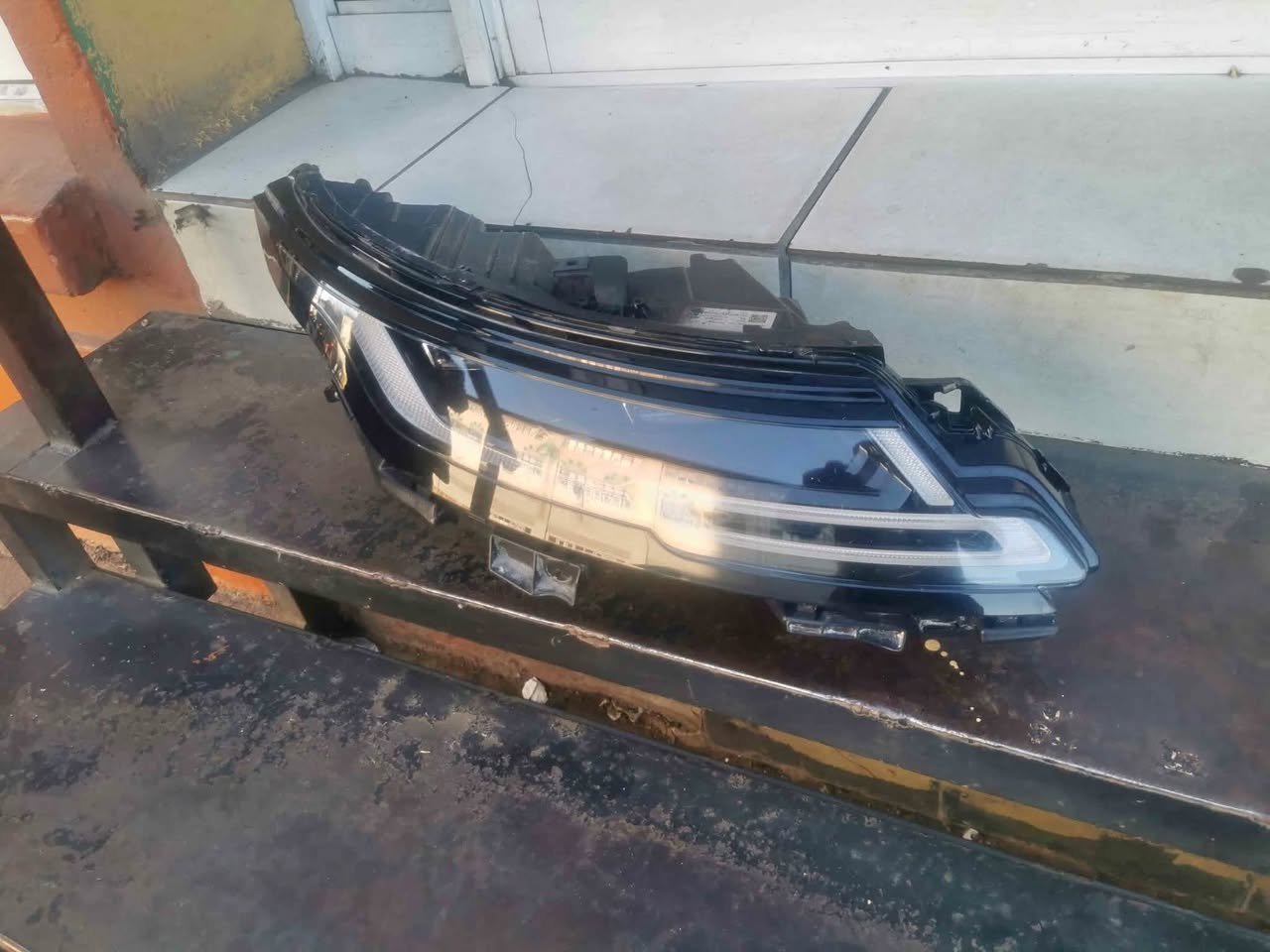 Range Rover Evoque right headlight - Private Seller Range Rover Evoque right headlight - Private Seller