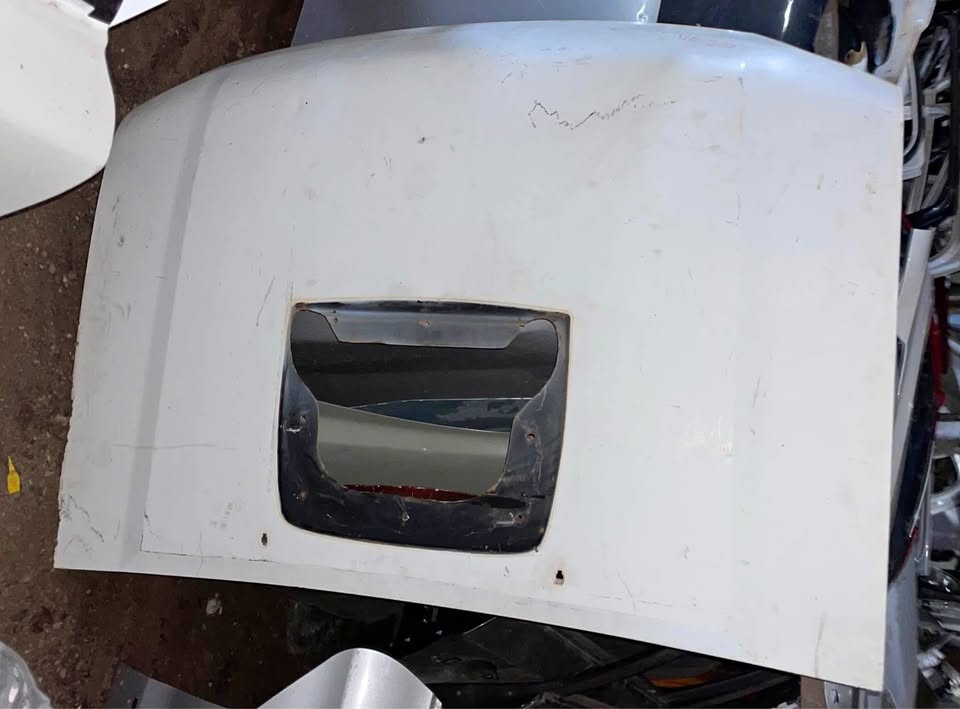 NISSAN NP300 bonnet - Private Seller NISSAN NP300 bonnet - Private Seller