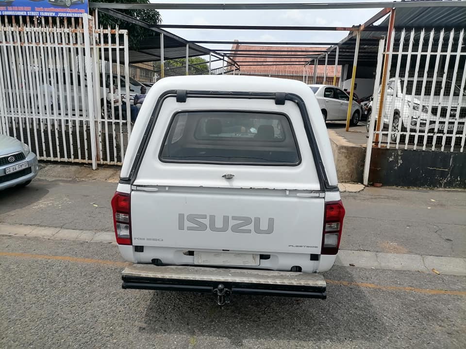 2014 Isuzu KB250 DTec Bakkie Single Cab with Canopy High Rider
