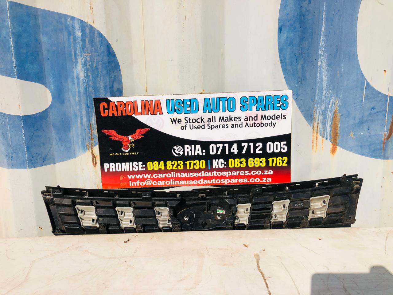 Used Mahindra XUV300 radiator grill (badge) for sale in Gauteng