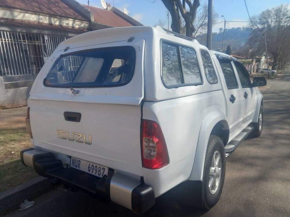 2012 Isuzu KB250 DTeq Diesel, Double cab Canopy, Manual, White