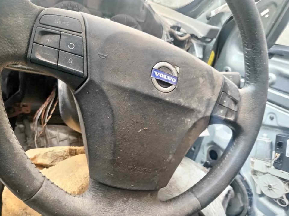 Volvo S40 2.0 2007 steering airbag Volvo S40 2.0 2007 steering airbag