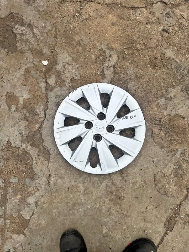 Kia Rio 15” Wheel Cap - Private Seller Kia Rio 15” Wheel Cap - Private Seller