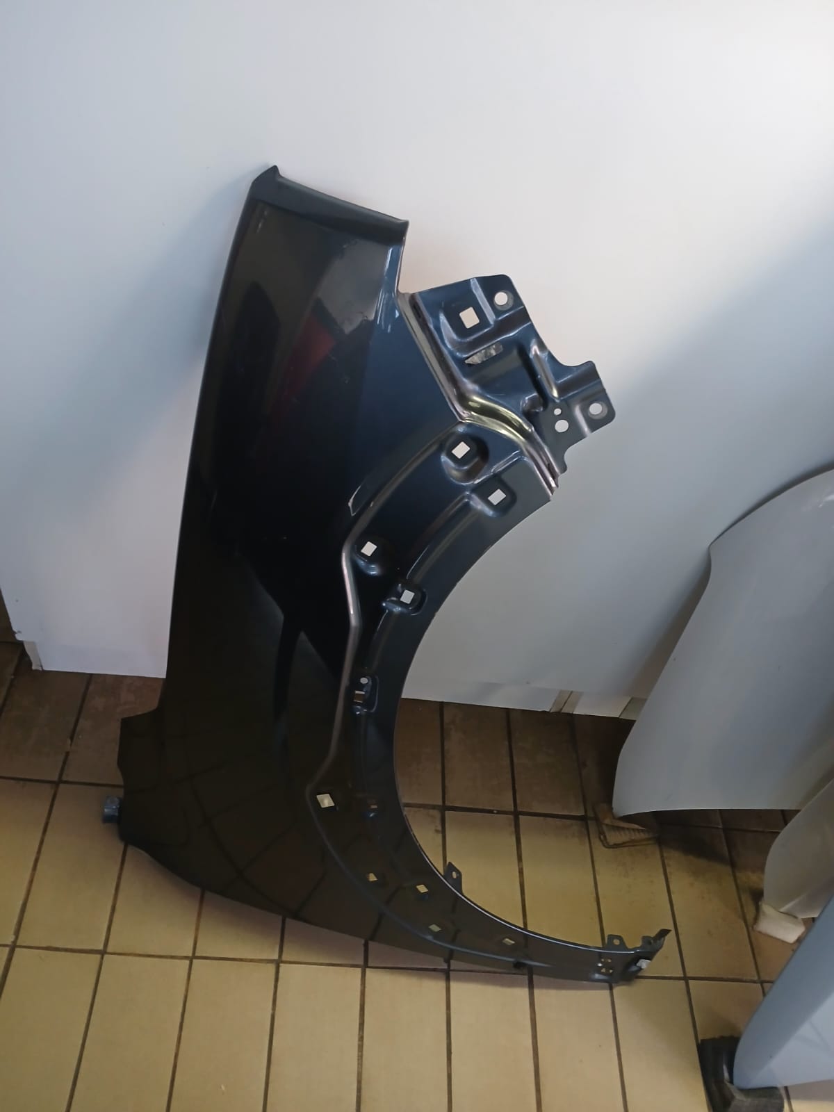 2025 MAHIDRA XUV 3xo RIGHT SIDE FENDER - Private Seller
