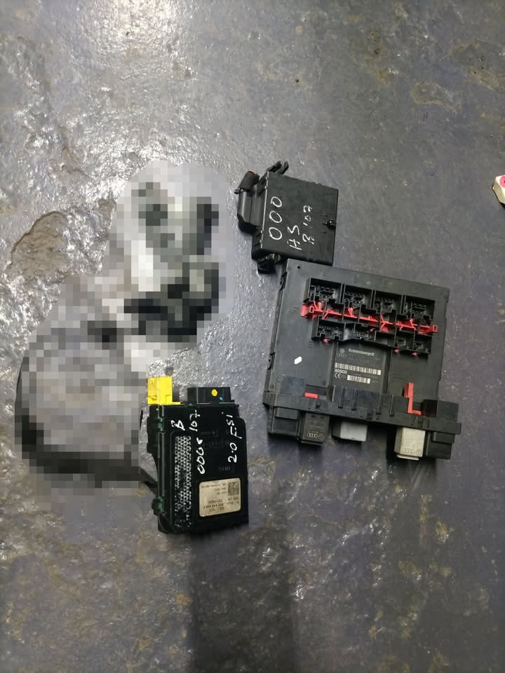 Audi A3 2.0l fsi computer box Call - Private Seller
