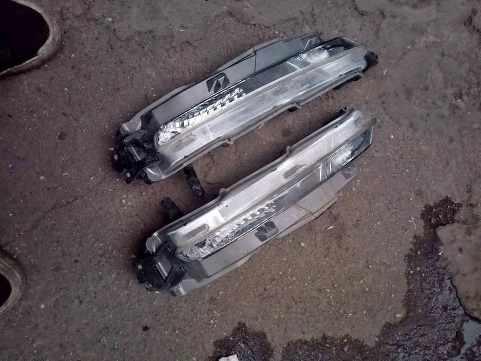 Toyota fortuner left and right side foglamp - Private Seller Toyota fortuner left and right side foglamp - Private Seller