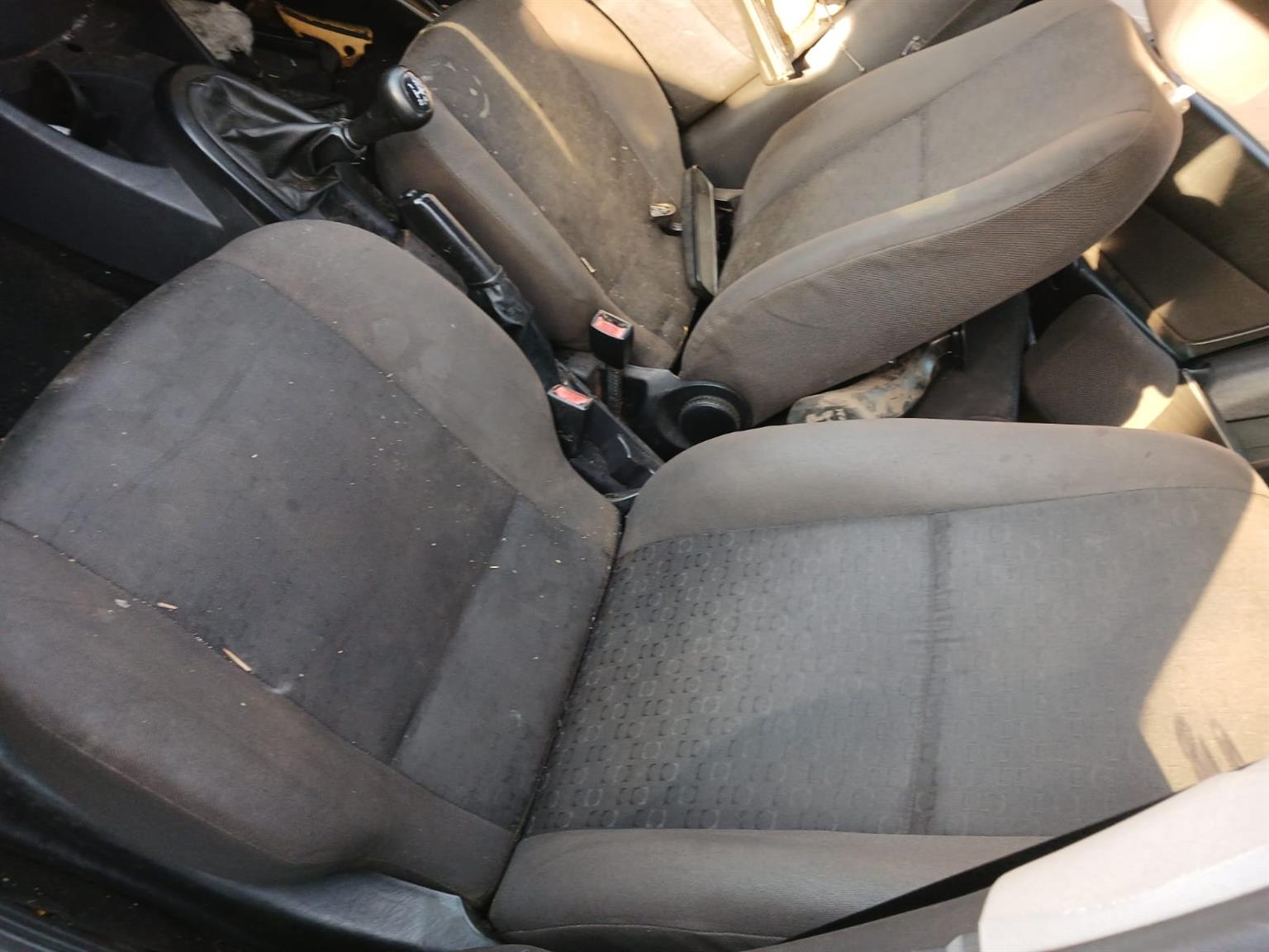 FORD FOCUS16 VALVE 2012 1. 6 FOR STRIPPING CALL FOR INFO - Private Seller