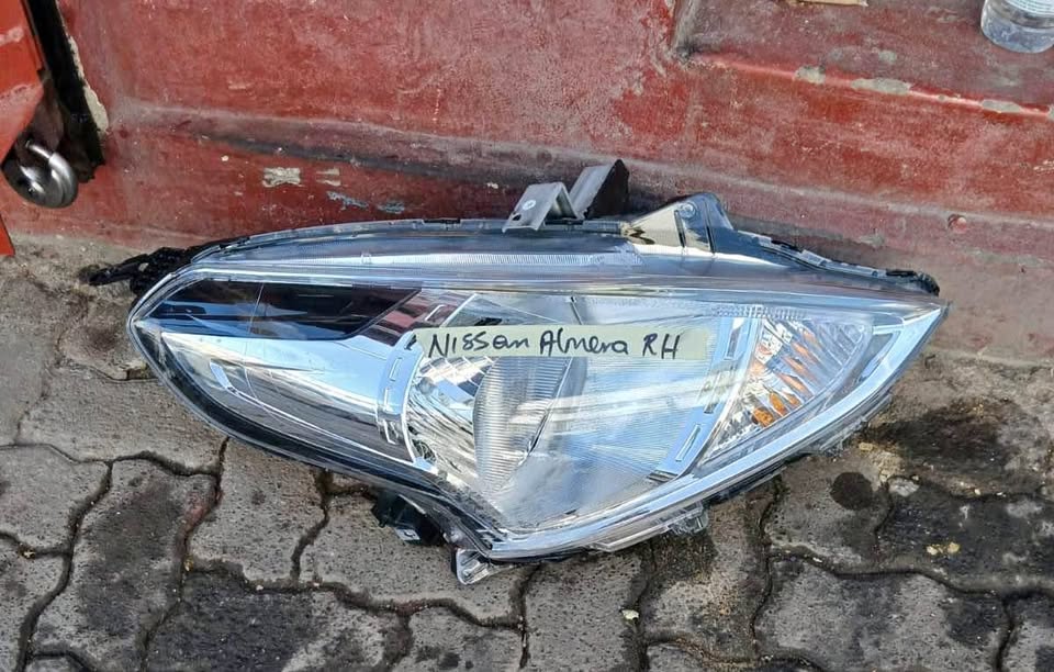 Nissan Almera headlight - Private Seller Nissan Almera headlight - Private Seller