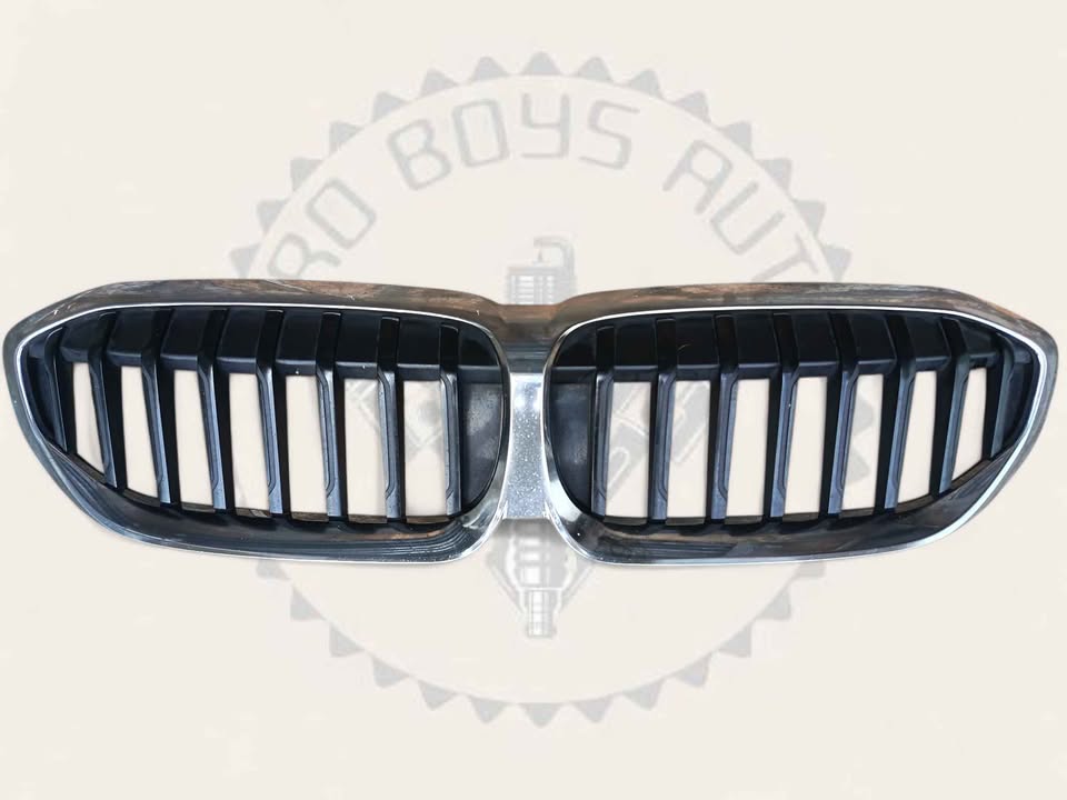 2018-2023 BMW G20 3 SERIES PREFACE CHROME MAIN KIDNEY GRILL AVAILABLE FOR SALE - Private Seller 2018-2023 BMW G20 3 SERIES PREFACE CHROME MAIN KIDNEY GRILL AVAILABLE FOR SALE - Private Seller