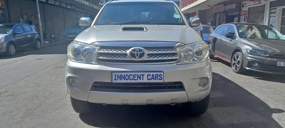 2010 TOYOTA FORTUNER 3.0 D4D AUTOMATIC TRANSMISSION 4X2, SILVER COLOUR, 140000KM,