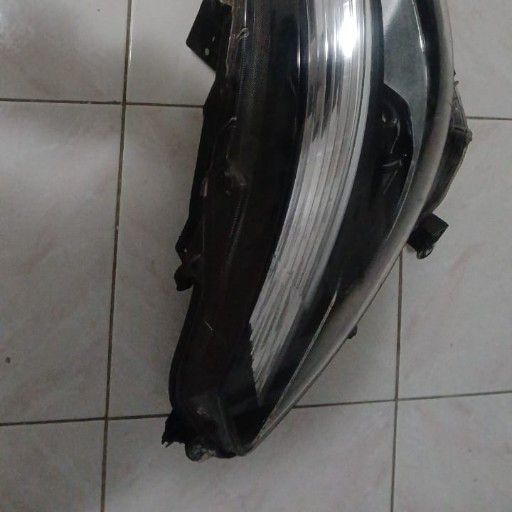 Toyota corolla cross headlight - Private Seller Toyota corolla cross headlight - Private Seller