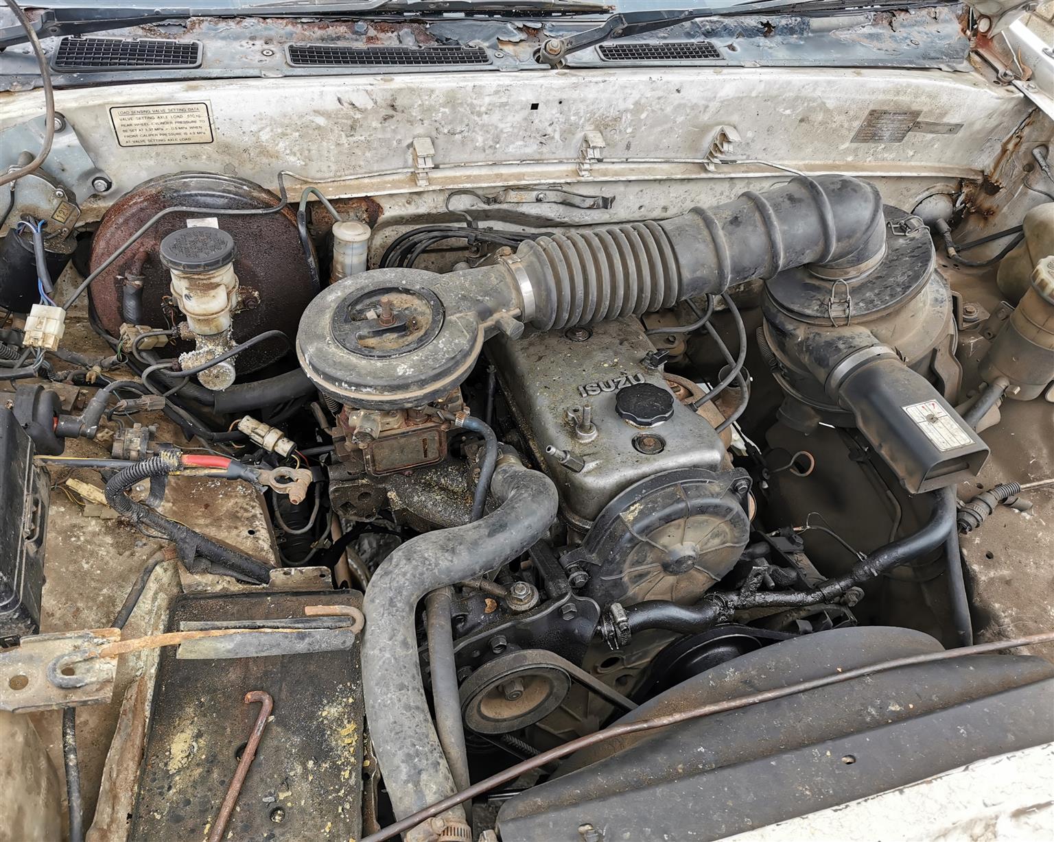 Stripping 1995 Isuzu KB200 for spare parts.