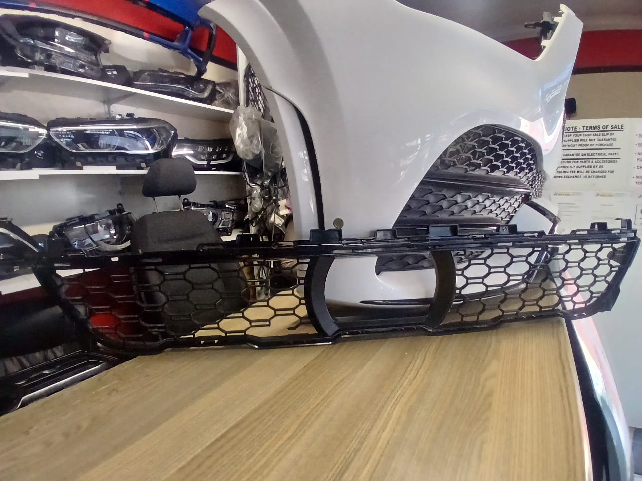 2020 BMW G07 X7 LOWER CENTRE GRILL - Private Seller 2020 BMW G07 X7 LOWER CENTRE GRILL - Private Seller