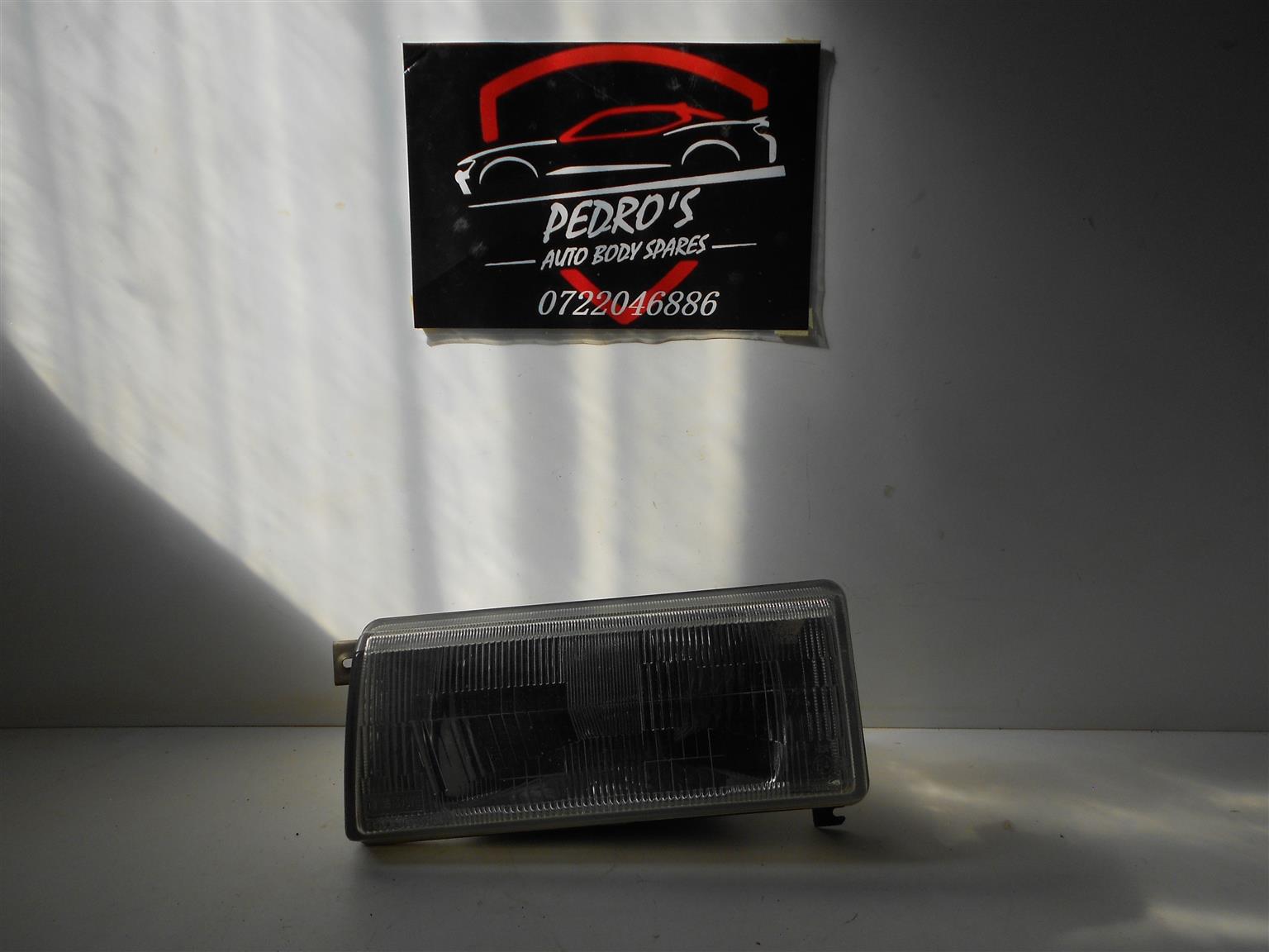 Nissan Sentra Left Headlight - Private Seller Nissan Sentra Left Headlight - Private Seller