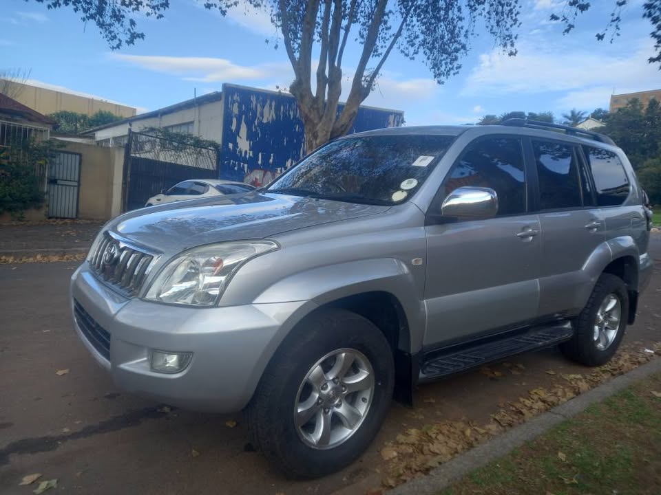 2007 TOYOTA LAND CRUISER PRADO V6 4.0 PETROL, AUTOMATIC 4X4, SILVER, 195000KM