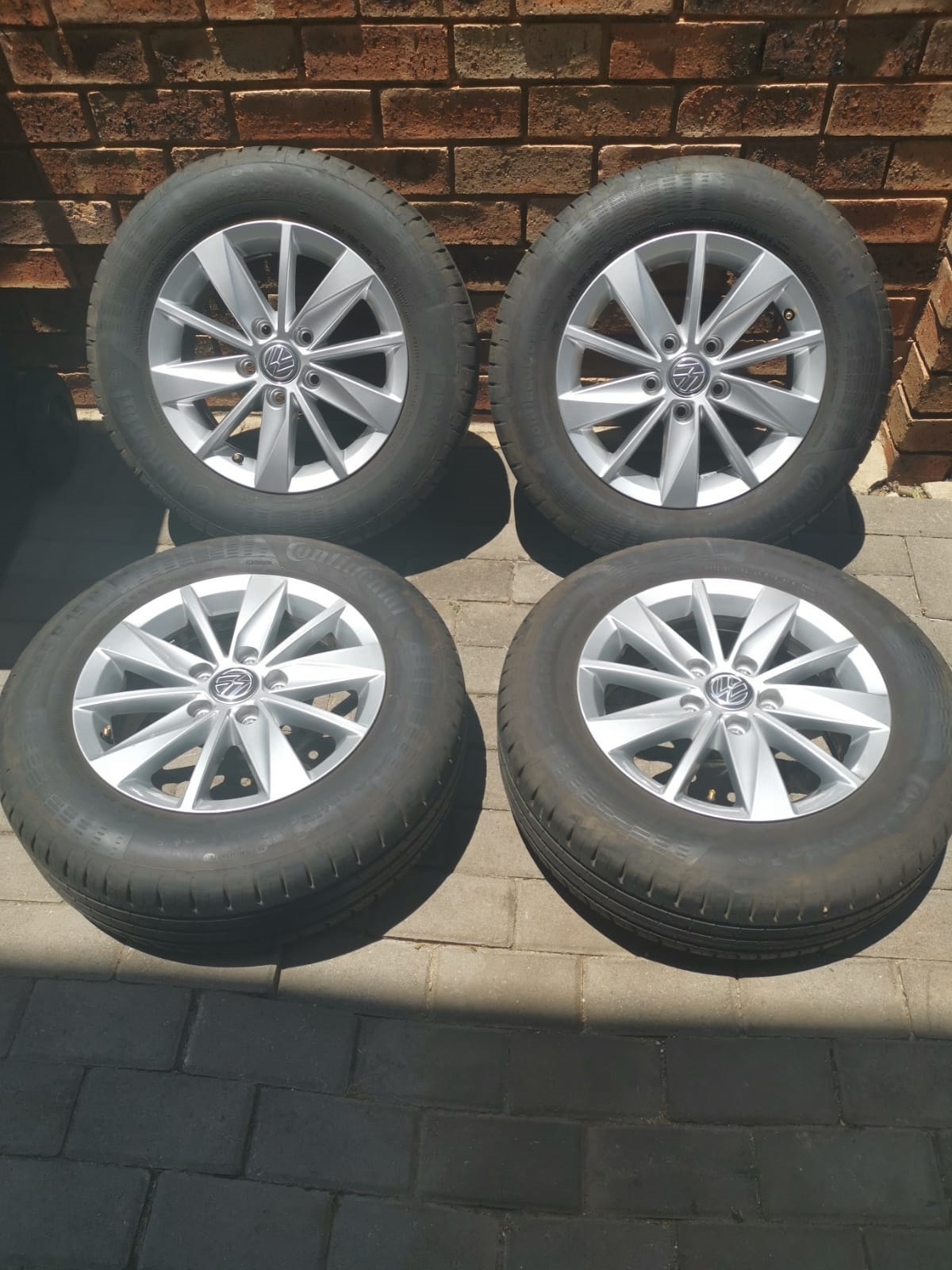 15" VW Caddy,Jetta,Golf 5&6 mags with used 195/65/16 used tyres set - Private Seller