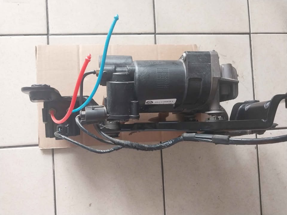 Bmw x5 x6 E70 Air suspension pump - Private Seller