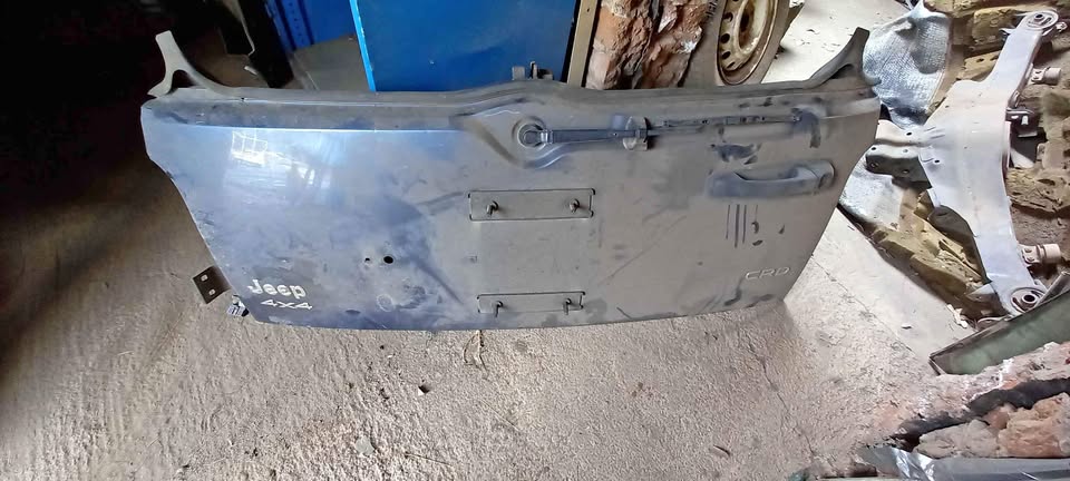 Jeep cherokee 2002 to 2007  tailgate for sale Jeep cherokee 2002 to 2007  tailgate for sale