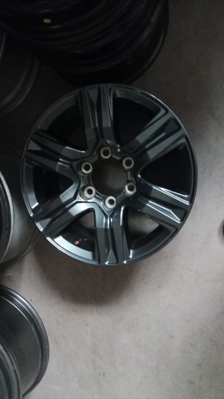 TOYOTA 17" Hilux/Fortuner original mag to use for spare - Private Seller TOYOTA 17" Hilux/Fortuner original mag to use for spare - Private Seller