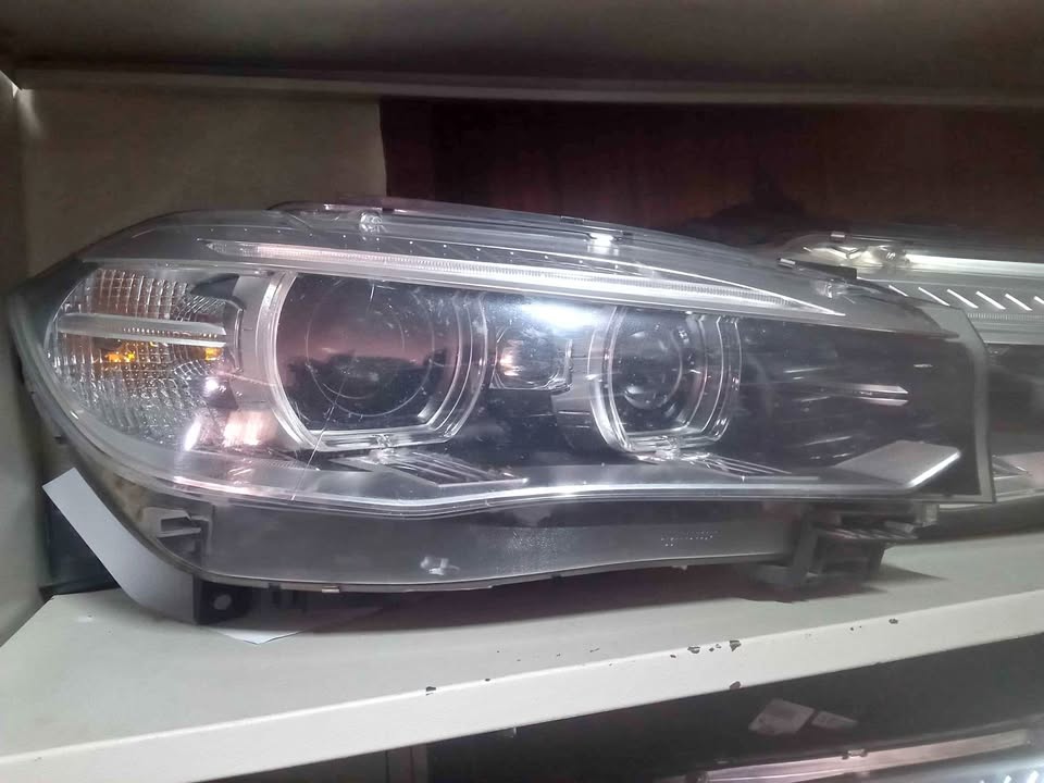 BMW F15 headlights left and right