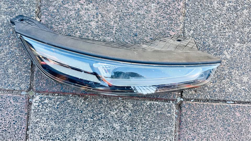Hyundai Venue headlight - Private Seller Hyundai Venue headlight - Private Seller