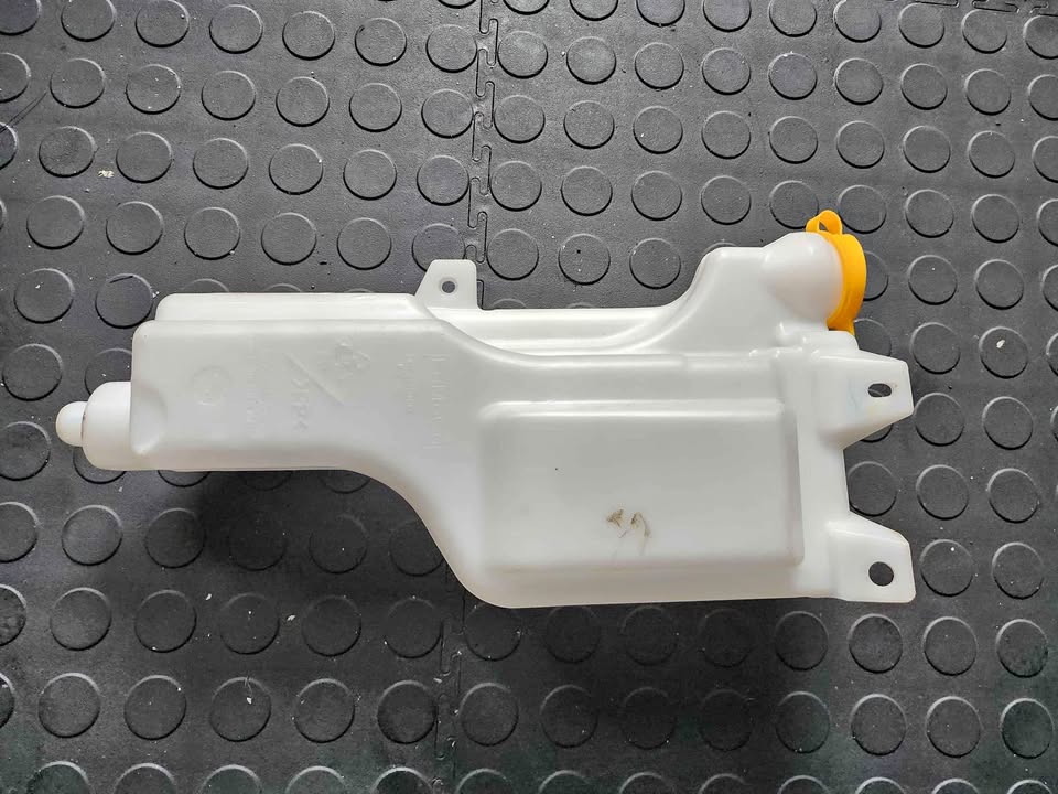 MAZDA BT50 - RANGER WINDSCREEN WASHER BOTTLE - Private Seller MAZDA BT50 - RANGER WINDSCREEN WASHER BOTTLE - Private Seller
